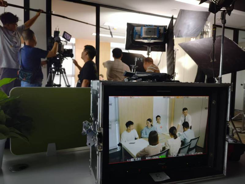 资阳TVC拍摄公司：科技产品视觉化大师，诠释未来感与功能美学